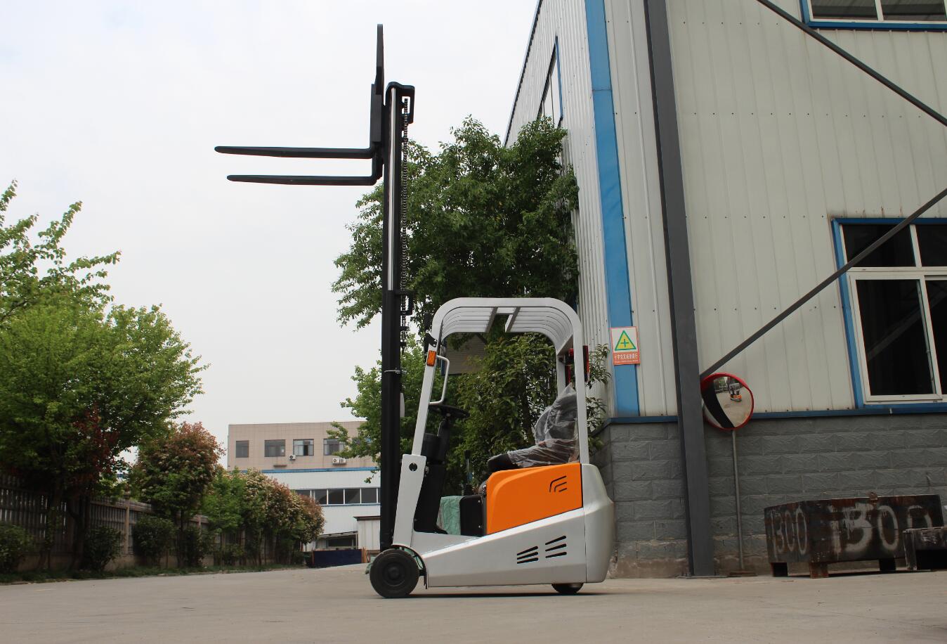 three wheel electric forklift