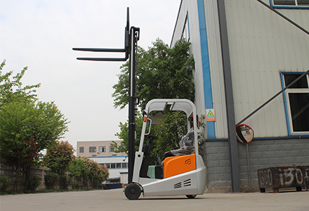 3-wheel electric forklift