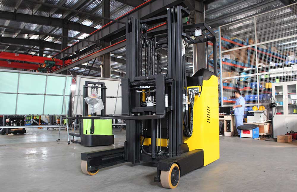 electric reach trucks
